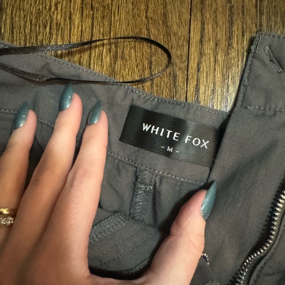 White fox know your worth cargo pants - Picture 3 of 5